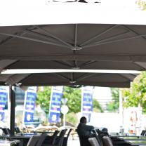 Grand parasol dport pour restaurant Prostor P6 PROSTOR